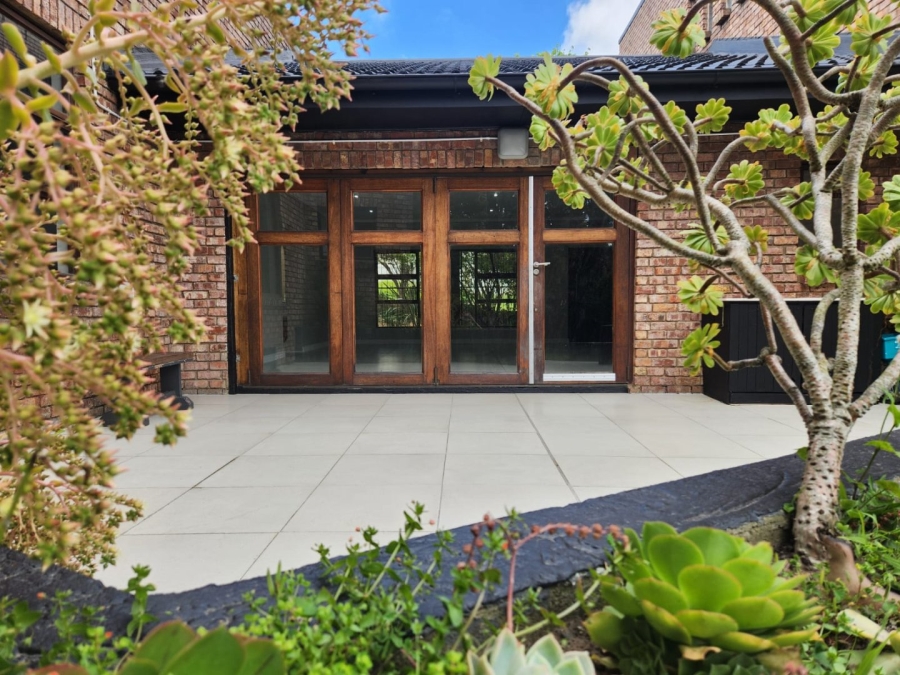 5 Bedroom Property for Sale in Loerie Park Western Cape